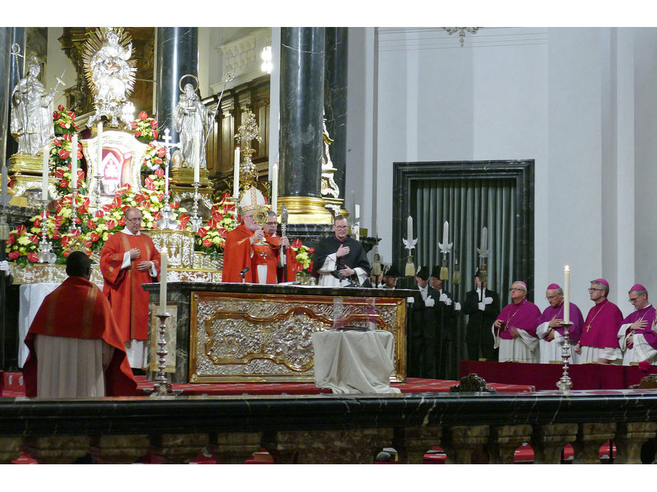 Abschlussvesper der Bischofskonferenz mit Austeilung des Bonifatiussegens (Foto: Karl-Franz Thiede)